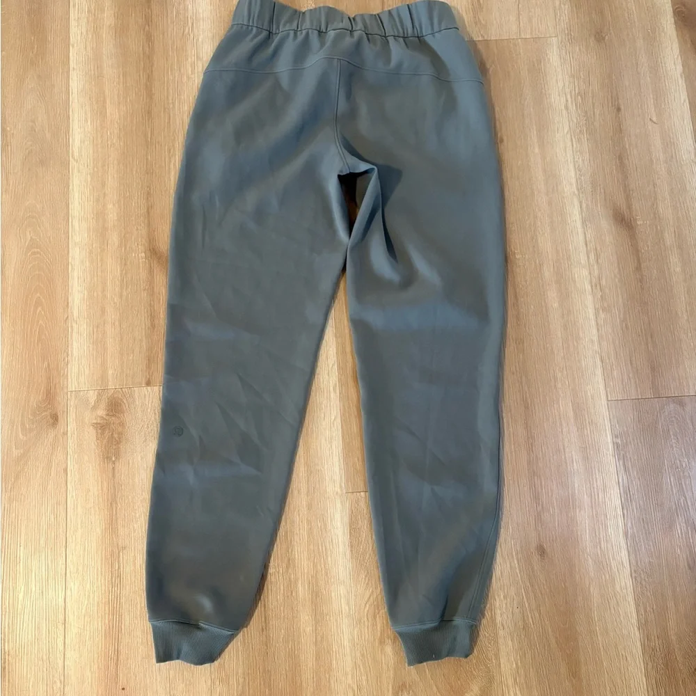 Lululemon on the FLY Sage Green Joggers - Picture 5 of 6
